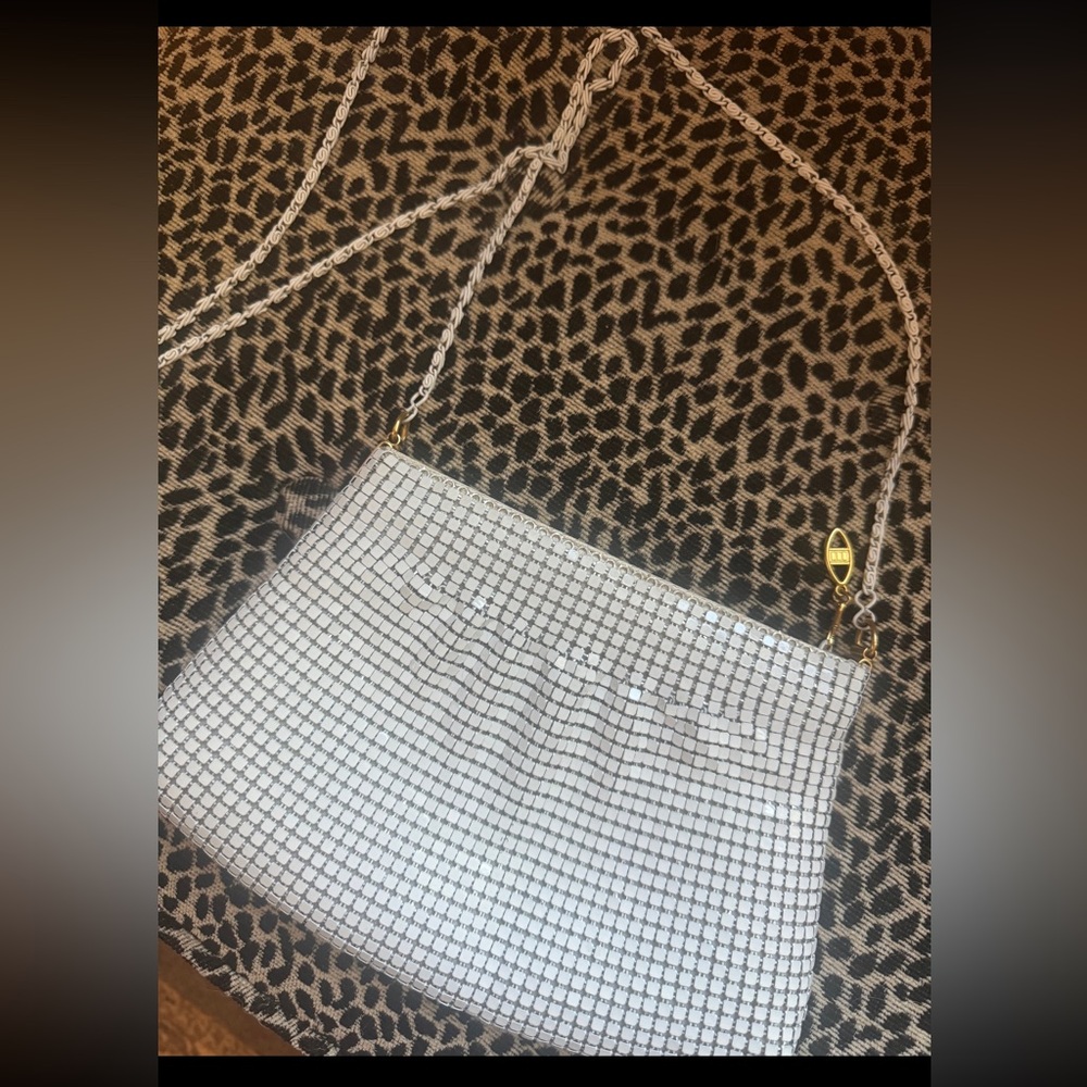 Vintage 80’s White Chain Metal Zip Purse